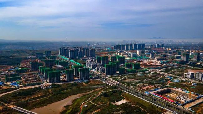 晋城古城墙下的历史风情画卷